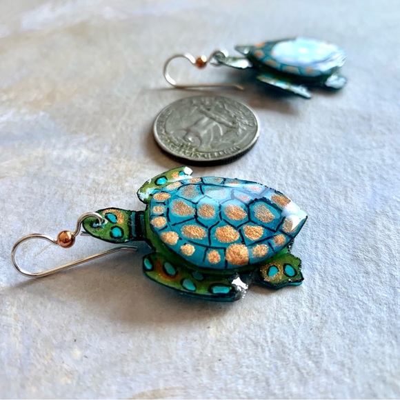 Handpainted sea turtle earrings, three dimensional sterling wires OOAK - Picture 4 of 6